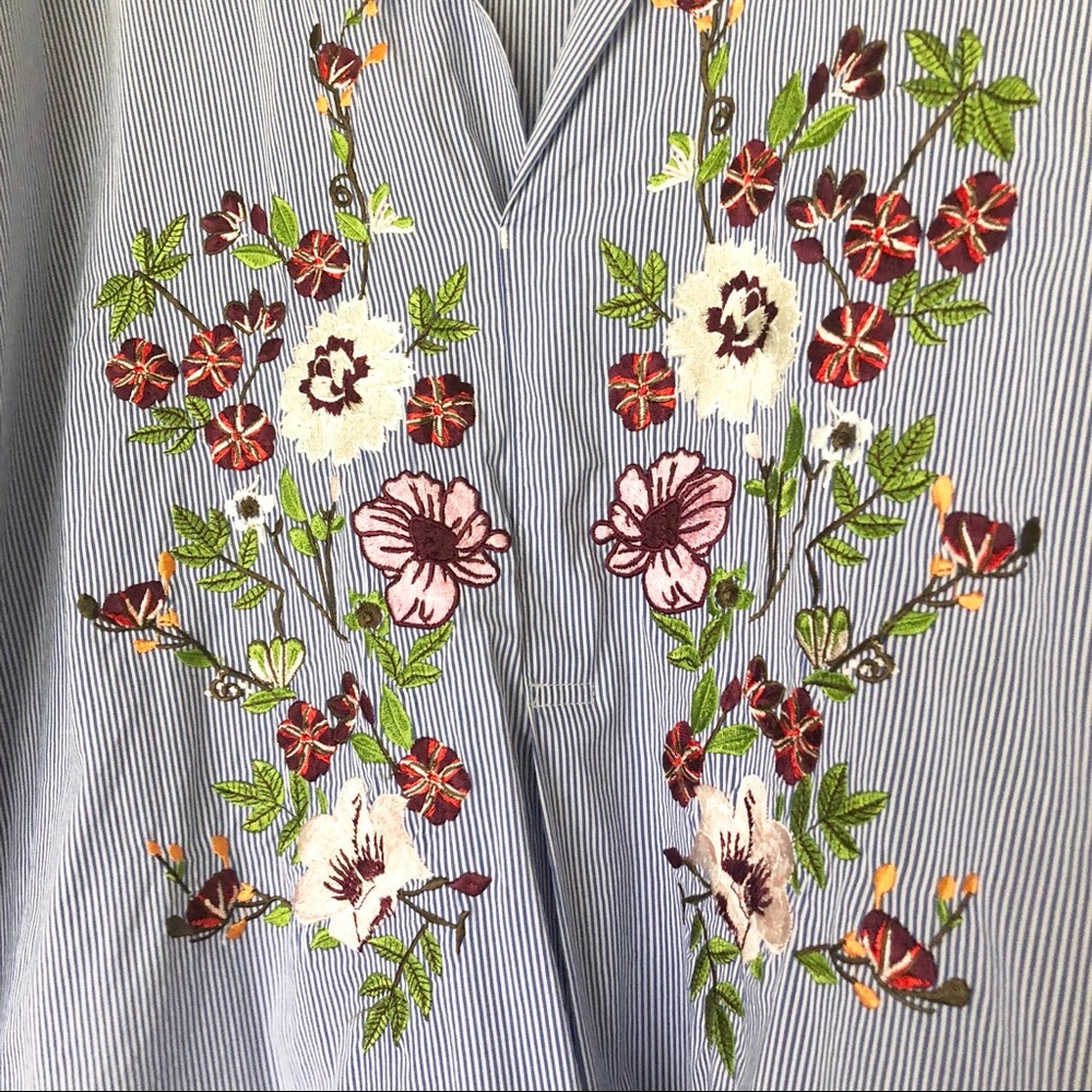 Gibson Latimer Embroidered Oxford Style Blouse - Picture 2 of 6
